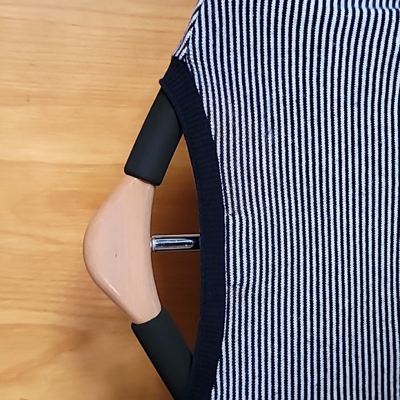 Gap Navy Blue and White Striped Pull Over Top - Picture 6 of 7